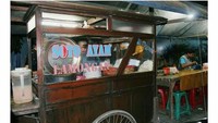 Soto lamongan Cak Setiawan juga bisa menjadi pilihan ketika ingin menikmati semangkuk soto yang gurih dan hangat. Berlokasi di Jl. Prof. Dr. Satrio harga soto di sini dipatok mulai dari Rp. 14 ribu untuk soto pisah dan rp. 15 ribu untuk soto campur. Foto: Instagram