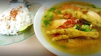 Soto lamongan yang satu ini akan sangat mudah ditemui terutama untuk kamu yang sering melewati Jalan Menteng Pulo. Berlokasi di Jl. Menteng Pulo tepat di depan gerbang SDN Menteng Dalam 01, Semangkuk soto lamongan yang gurih dan hangat di sini dijual dengan harga rp. 15 ribu - Rp. 20 ribu. Foto: Instagram
