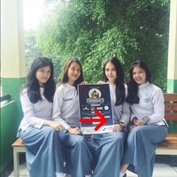 Sarah GibsonSarah Gibson juga pernah mengungkap foto jadulnya di Instagram. Ketika itu, penampilan Sarah sudah tampil mencuri perhatian meski memakai seragam panjang. Foto: Instagram