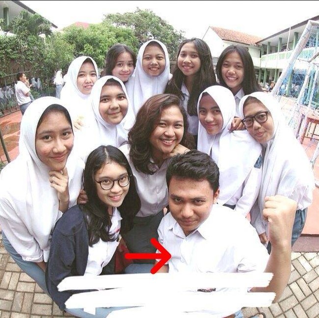 Keanu AngeloPotret jadul Keanu juga sering bikin pangling follower. Cukup banyak ditemukan foto-fotonya saat masih SMA. Berbeda dengan penampilannya sekarang yang lebih sering berambut panjang, begini wujudnya saat tampil rapi berseragam. Foto: Instagram