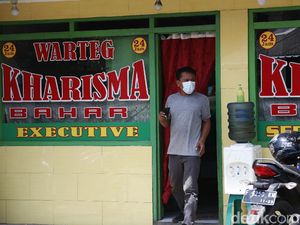 Hormati Bulan Ramadhan, Warteg di Jakarta Ditutup Tirai