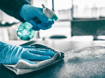 3 Cara Efektif Bersihkan Noda Minyak yang Menempel di Meja Dapur