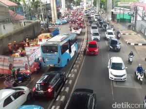 Lalin Jl Cikajang-Trunojoyo Direkayasa Imbas Proyek Galian di Tendean