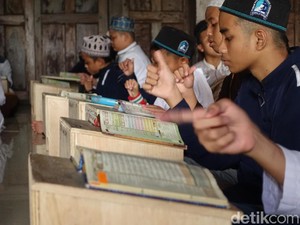 Ada Ponpes Tunarungu di Sleman, Santrinya Lantunkan Al-Quran dengan Isyarat