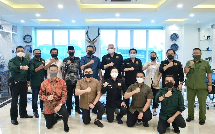 Ketua MPR RI sekaligus Ketua Umum Perkumpulan Pemilik Izin Khusus Senjata Api Bela Diri (PERIKHSA) Bambang Soesatyo mengajak para pemilik izin bergabung dalam naungan PERIKHSA.