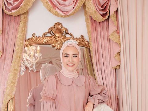 Koleksi busana warna pastel dari Vanilla Hijab.