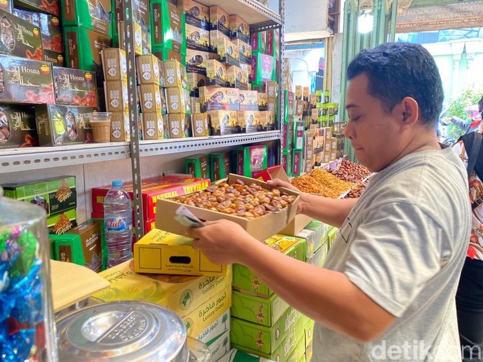 Suasana Pasar Kurma Di Tanah Abang Ada Kurma Ajwa Rp 300 Ribu Per Kg