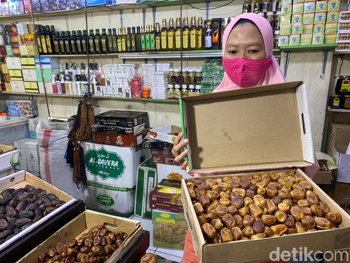 Suasana Pasar Kurma Di Tanah Abang Ada Kurma Ajwa Rp 300 Ribu Per Kg