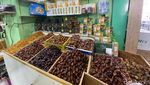 Suasana Pasar Kurma di Tanah Abang, Ada Kurma Ajwa Rp 300 Ribu per Kg!