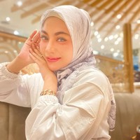 Liza Aditya dulunya dikenal sebagai penyanyi berpenampilan seksi. Kini ia mantap berhijab dan memutuskan hijrah. Foto: Instagram/@lzadtya