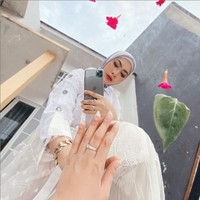 Hingga tahun ini bertepatan dengan momen Ramadhan, wanita yang pernah dekat dengan Atta Halilintar ini memantapkan hatinya. Foto: Instagram/@lzadtya