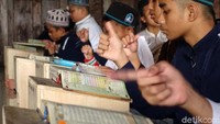 Setelah 1,5 tahun berjalan, Ustaz Abu memiliki 59 orang santri. Bahkan, ada 22 orang yang sudah menunggu untuk bisa masuk ke Ponpes miliknya.