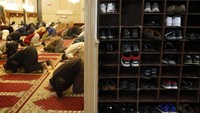 Terdapat pula penganut Islam yang merupakan warga kulit putih AS dan Hispanik (keturunan latin). Namun, sejak lama Chicago terkenal sebagai wilayah konsentrasi kaum Muslim Afro-Amerika.  