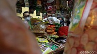 Wakil Wali Kota Bandung Yana Mulyana mengatakan hasil pemantauan bersama Menteri Perdagangan sejumlah komoditas bahan pokok masih mengalami kenaikan harga. Yana mengungkapkan kenaikan harga juga terjadi pada komoditas minyak curah dan gula di pasaran.
