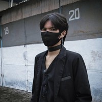 Pria yang berasal dari Tulungagung, Jawa Timur itu mengaku menyukai gaya Korea. Dia juga mengikuti serial drama Korea, salah satunya drakor True Beauty. Nah aku pantengin biar bisa buat konten. Aku panjanginlah rambutku. Pas dah panjang, aku pangkas kaya Han Seo Jun. Soalnya konten sebelumnya juga pernah jadi Moon Gang Tae dari drakor Its Okay To Not Be Okay. Intinya saya suka memerankan karakter atau dengan kata lain cosplay, terangnya panjang lebar. Foto: Dok.Instagram @bobocu.id.