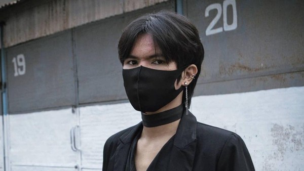 8 Potret Pria Tulungagung yang Viral Cosplay Low Budget Jadi Pemain Drakor