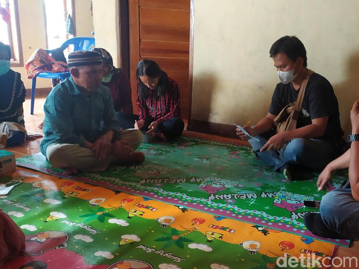 Olih Solihin tukang becak asal Garut.