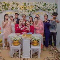 Saya tutup mulut selama ini sementara beberapa orang Indonesia menghina kami tanpa henti selama tiga hari berturut-turut. Saya tidak pernah menjawab dan berpikir bahwa mereka akan berhenti dalam beberapa hari. Namun komentar mereka lebih keras, mengancam, menakut-nakuti kami. Namun orang-orang yang saya cintai berusaha melindungi kami, misalnya orangtua, bibi, kerabat, dan teman-teman saya, tulis Smile di Instagramnya.  Foto: Facebook