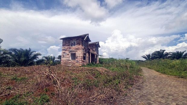 Penampakan vila dan bangunan terbengkalai di Lokasi proyek Bukit Algoritma