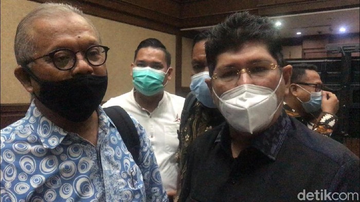 Pengacara PD, Abdul Fickar (kiri) dan Mehbob (kanan)