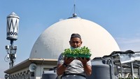 Nantinya hasil tanaman pakcoy, sawi dan lada ini akan dijual kepada warga untuk pemasukan uang kas Masjid Attaqwa.  