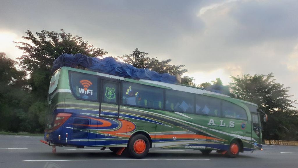 Kuota Solar Harian Dibatasi, Begini Cara Bus-bus AKAP Sumatra Bertahan