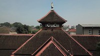 Dirancang oleh arsitek Belanda, Masjid Besar Cipaganti yang saat awal berdiri bernama Masjid kaum Cipaganti ini memiliki gaya arsitektur yang memadukan unsur Eropa dan kebudayaan tradisional Jawa. Dok. Syahda Musthafa/Humas.Bandung.go.id.