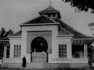 Foto: Masjid Besar Cipaganti, Masjid Tua yang Dirancang Arsitek Belanda