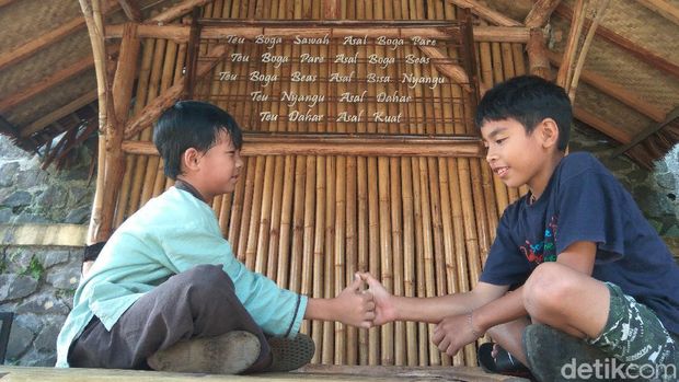 Potret toleransi warga muslim dan Sunda Wiwitan di Kampung Adat Cirendeu