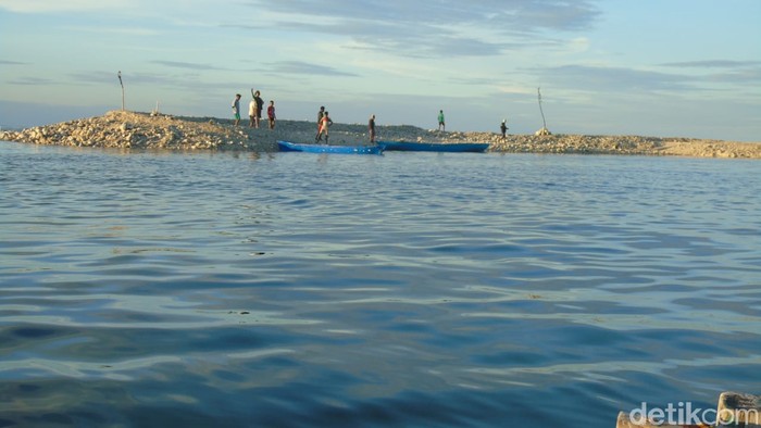 Pulau kecil muncul di perairan Kabupaten Rote Ndao NTT usai terjadi badai dampak kelahiran Siklon Tropis Seroja (dok Camat Loahulu)