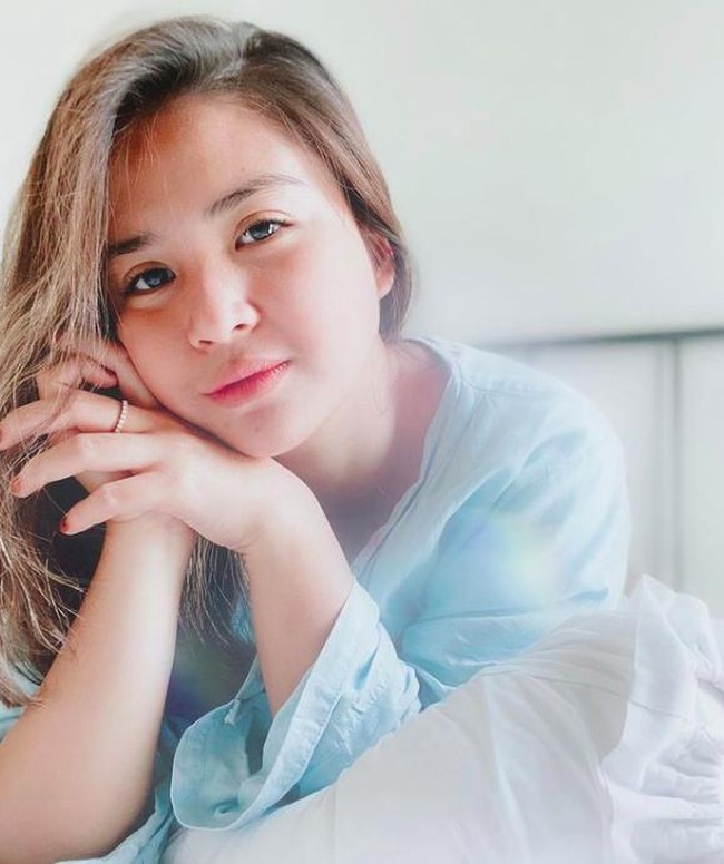 Putri Titian pun tak lepas dari sasaran body shaming netizen. Istri Junior Liem itu mengaku sering diminta netizen untuk melakukan diet karena dianggap terlalu gemuk. Dengan santai Putri Titian pun membalas komentar netizen tersebut dengan mengatakan bahwa hal itu bukanlah urusan para netizen. Foto: Instagram