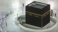 Salat dan tawaf di Kakbah dilakukan dengan menerapkan protokol kesehatan.