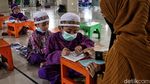 Semangat Anak-anak Pesisir Jakarta Cari Pahala di Bulan Puasa