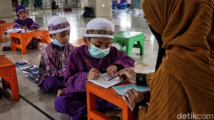 Semangat Anak-anak Pesisir Jakarta Mencari Pahala di Bulan Ramadhan Bulan Ramadhan dimanfaatkan umat Islam untuk mendulang pahala. Seperti halnya anak-anak di Sunter yang isi waktu di bulan puasa dengan belajar-beribadah.