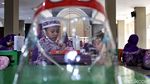 Semangat Anak-anak Pesisir Jakarta Cari Pahala di Bulan Puasa