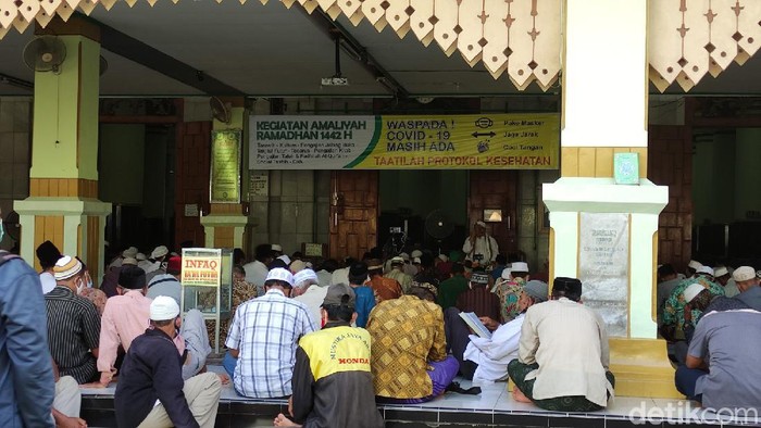 Suasana semaan Al-Quran di Masjid Agung Kauman, Semarang, Selasa (13/4/2021).