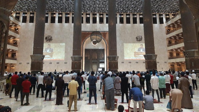 Suasana Tarawih di Masjid Istiqlal
