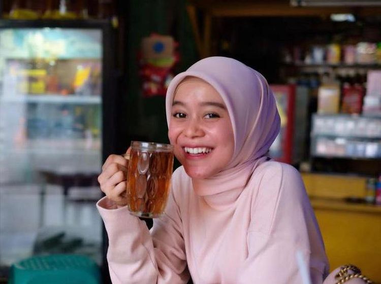 Ternyata Lesty Kejora Lebih Suka Ngeteh Dibanding Ngopi