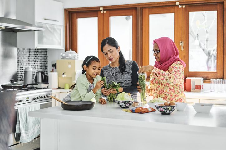 7 Tips Sahur Agar Tidak Dehidrasi saat Berpuasa