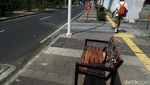 Waduh! Kursi Trotoar di Kemang Penuh Coretan