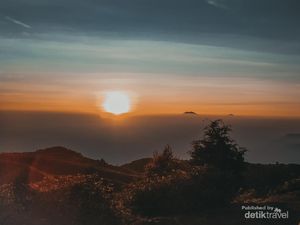 Selain Utara, Matahari Terbit dari Barat Juga Pernah Viral