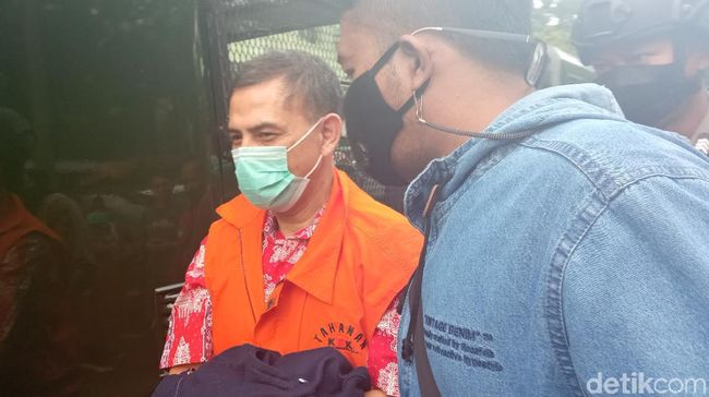 Ajay M Priatna didakwa terima suap Rp 1,6 miliar