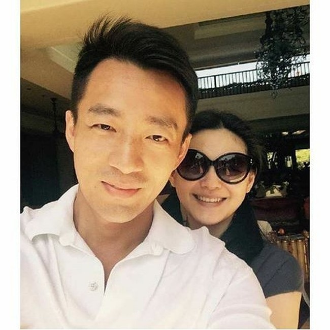 Sejak awal berkenalan, pengusaha tajir China itu pun sudah yakin akan menikahi Barbie. Keduanya hanya berkencan selama 40 hari dan lima kali kencan. Foto: Instagram