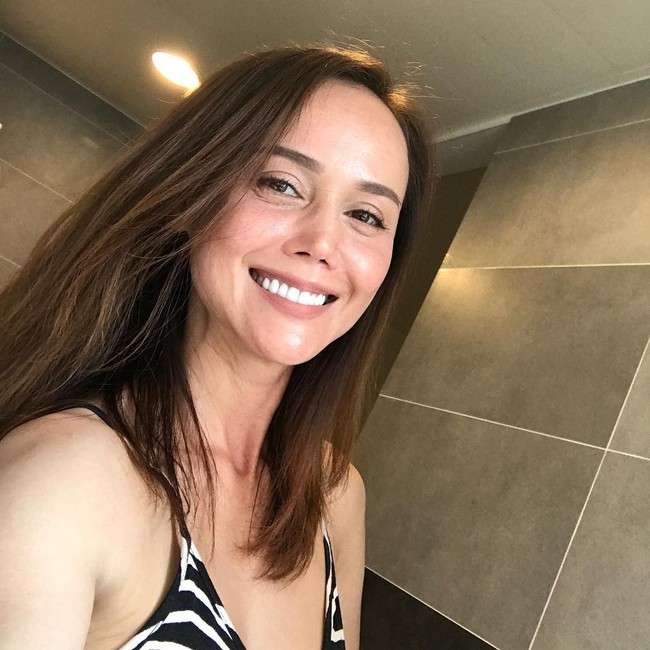 Belinda Hamnett adalah pemenang Miss Asia 1997 yang kemudian beralih jadi aktris. Wanita yang pernah jadi lawan main Andy Lau di film Dance of a Dream tersebut baru-baru ini mengajukan pernyataan bangkrut karena terlilit utang akibat tagihan biaya rumah sakit perawatan ibunya. Foto: Instagram @ladybelindahon