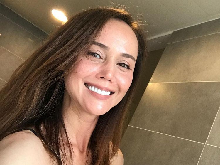 10 Potret Aktris Hong Kong yang Tetap Ceria Meski Bangkrut karena Tagihan RS