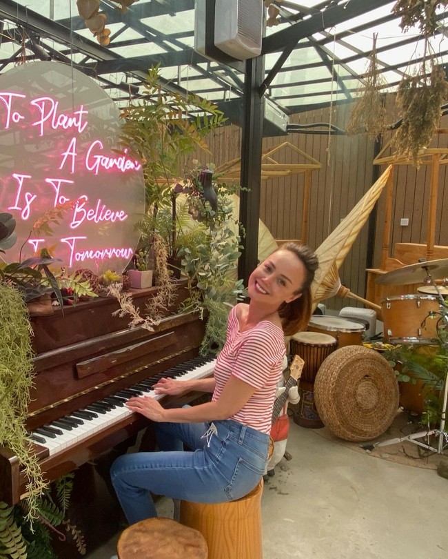 Untuk bisa menghemat dan bayar utang, dilansir Today Online Belinda tinggal di rumah kecil bersama teman aktor Frankie Choi Kwok Wai dan sering melewatkan makan. Frankie sendiri merasa terkejut ketika mengetahui selama ini Belinda banyak utang karena tidak pernah membahas masalah keuangan. Foto: Instagram @ladybelindahon