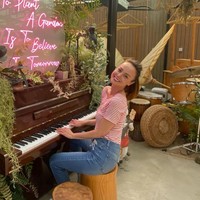 Untuk bisa menghemat dan bayar utang, dilansir Today Online Belinda tinggal di rumah kecil bersama teman aktor Frankie Choi Kwok Wai dan sering melewatkan makan. Frankie sendiri merasa terkejut ketika mengetahui selama ini Belinda banyak utang karena tidak pernah membahas masalah keuangan. Foto: Instagram @ladybelindahon