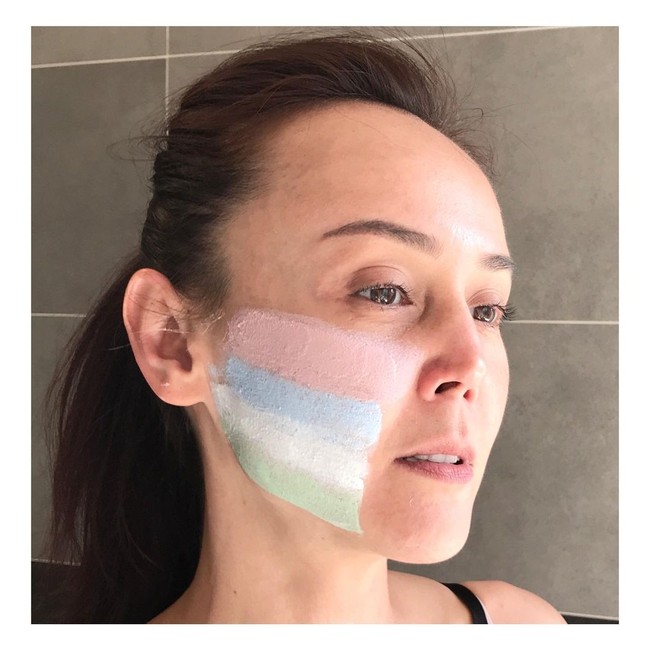 Wanita 45 tahun tersebut mengaku tidak ingin meminjam uang dari teman-temannya dari kalangan selebriti karena tidak ingin menghancurkan hubungan mereka. Foto: Instagram @ladybelindahon