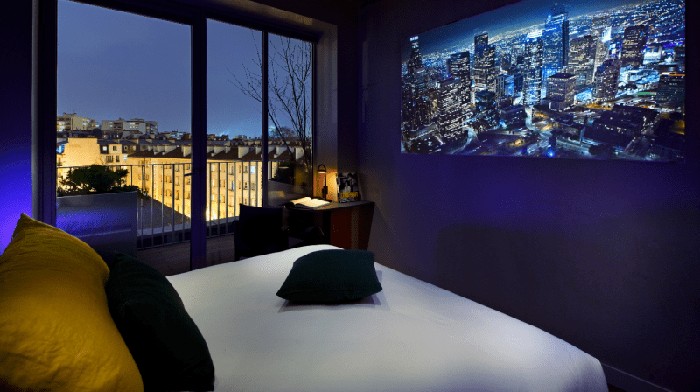 Bioskop dalam hotel