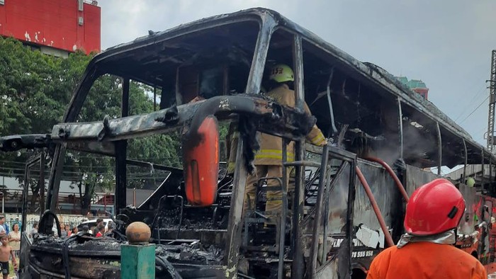 Bus terbakar di Pasar Pagi, Mangga Dua, Jakarta Utara
